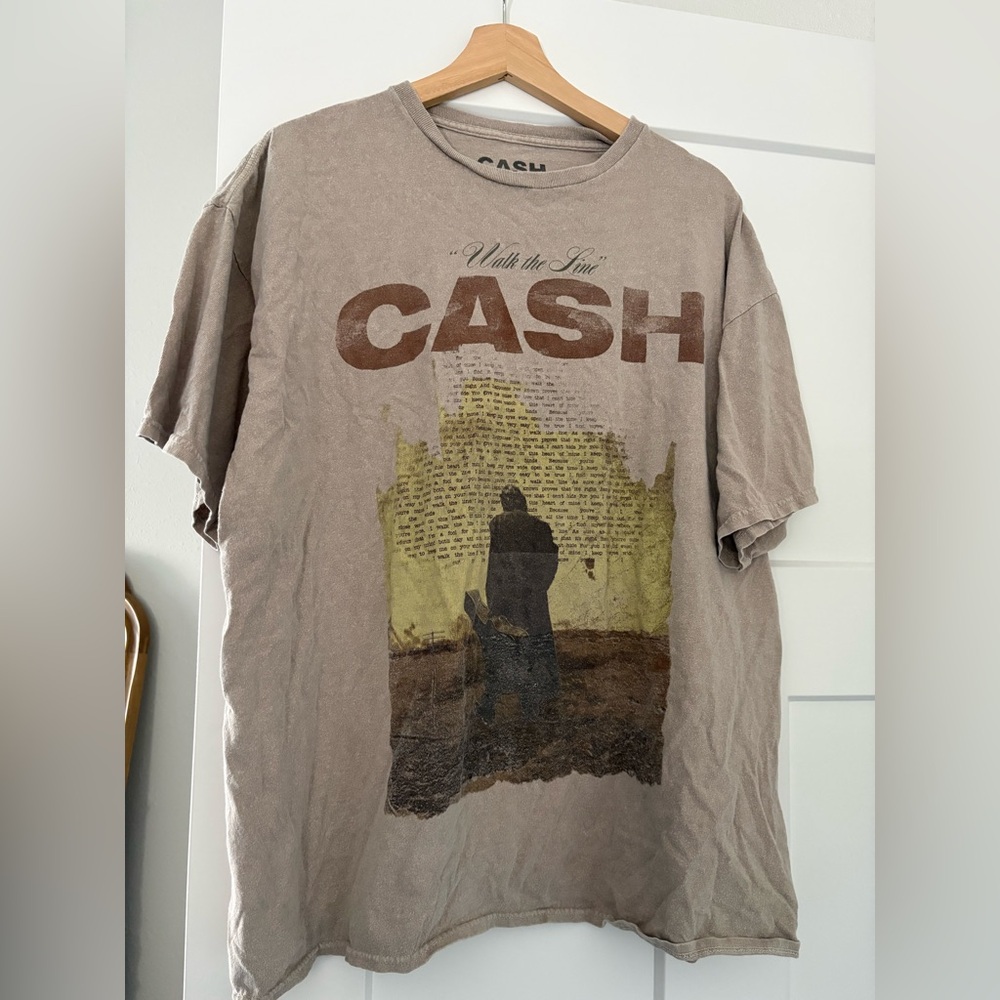 URBAN OUTFITTERS TEE